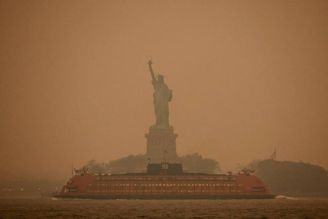 Smog in New York from fires in Canada